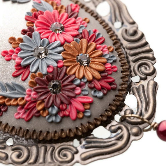 changing season - fetching pendant