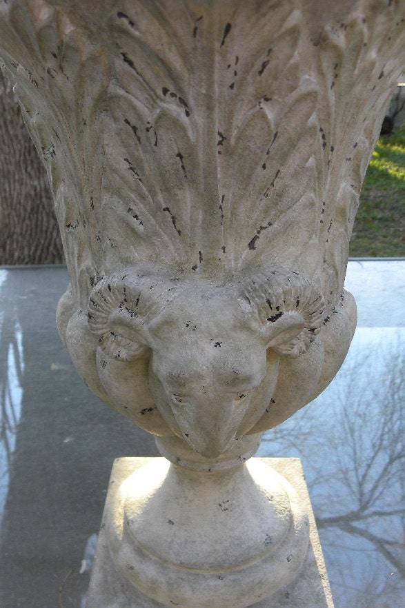 Vintage Garden Urn with fruit lid