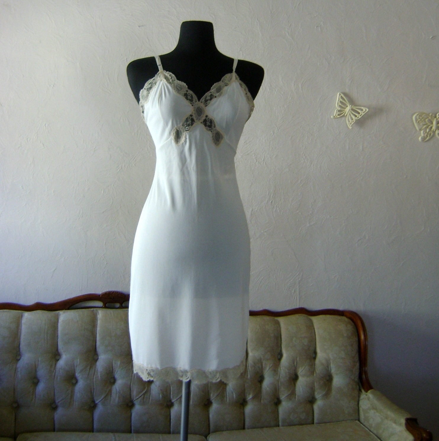 CityGirl Slip - Slinky Nylon 1960's Vintage Lingerie - Gorgeous Ecru Peek-a-boo lace hem