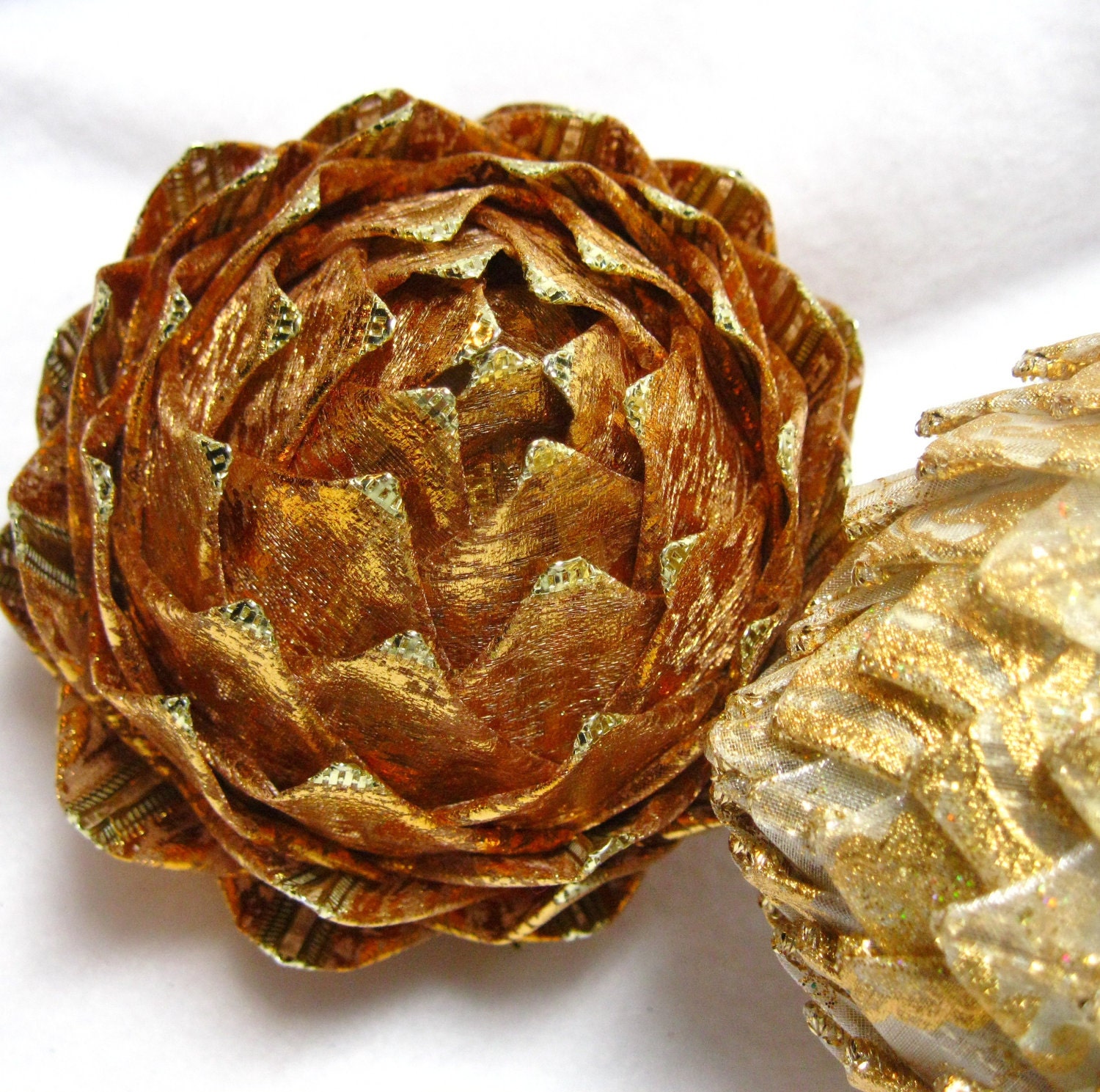 unique gold wedding decoration, keepsake pine cone
