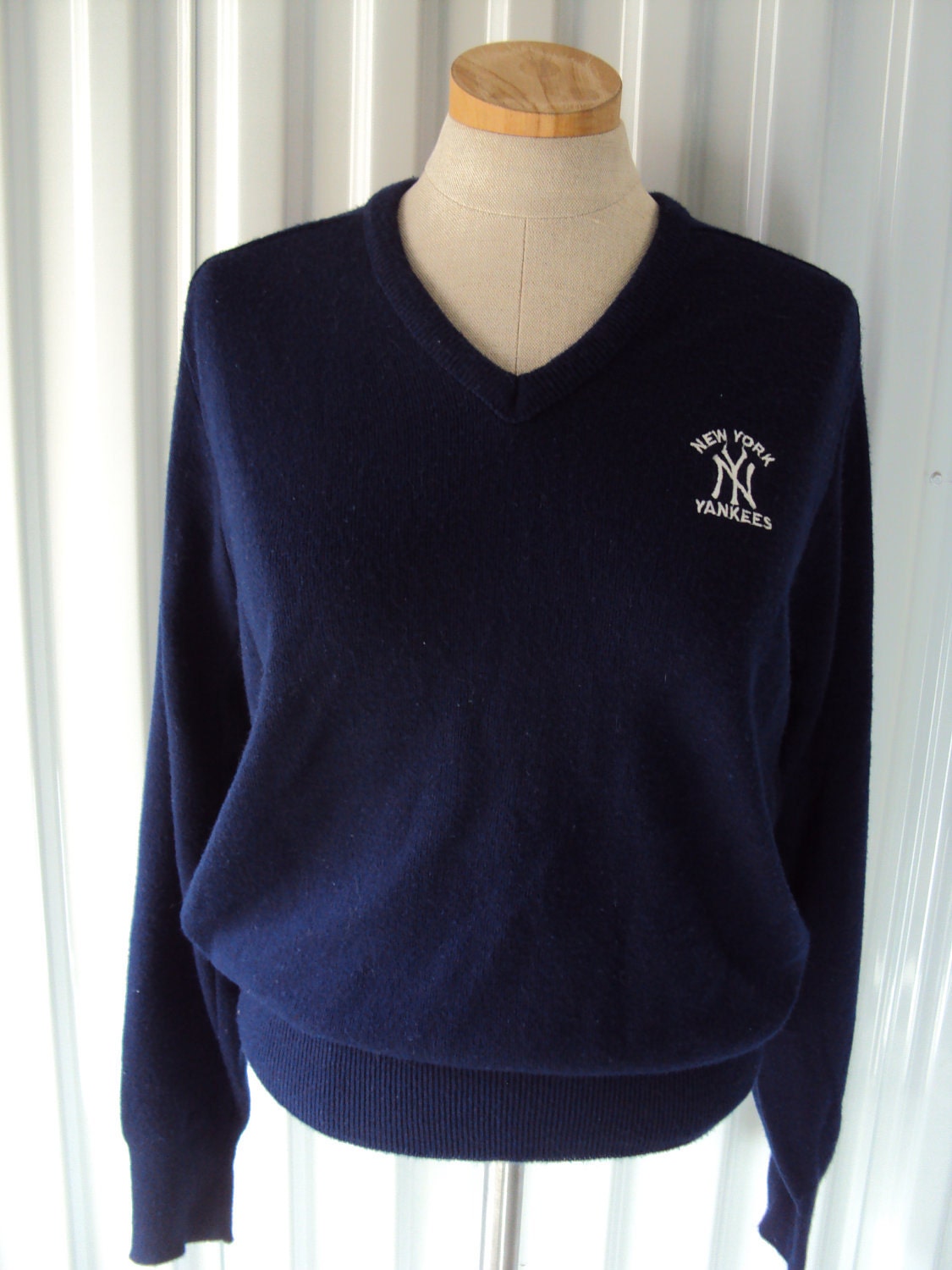 Vintage New York Yankees Navy V neck Mens Sweater