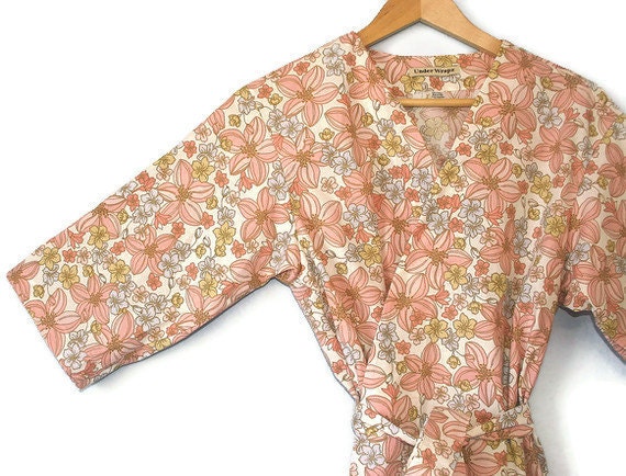 Plus Size Womens Robe. Dressing Gown. Wrap. Knee Length. Pretty in Pink.