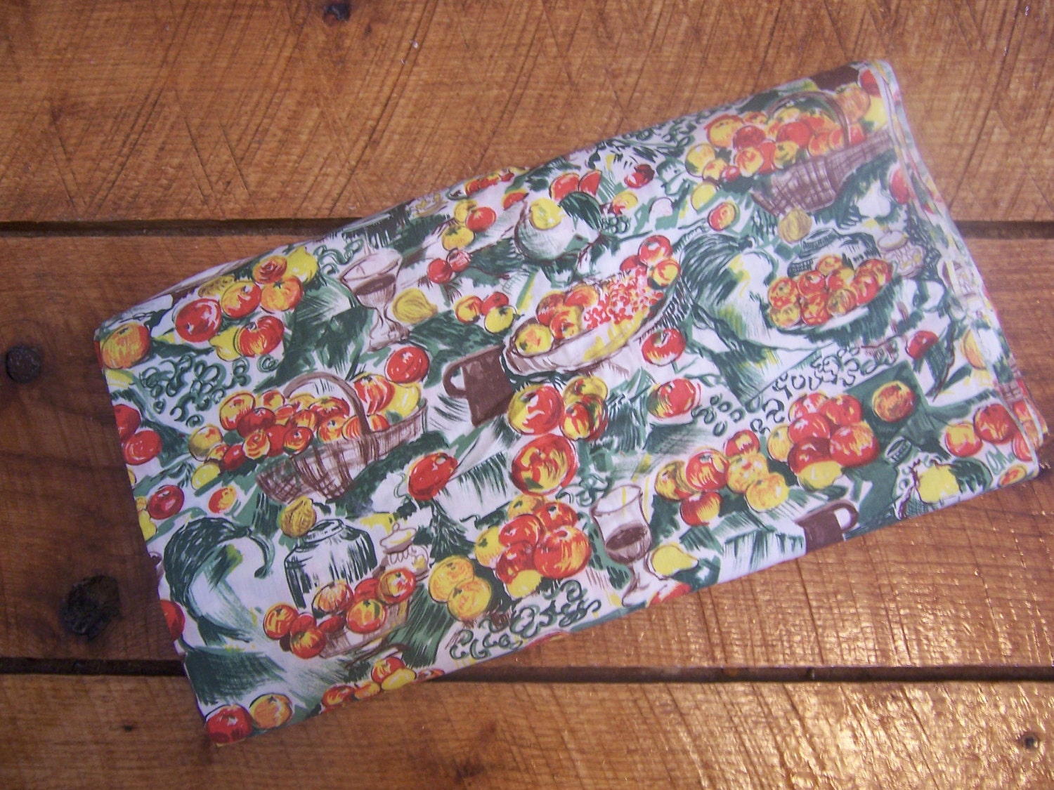 SALE 1950's bright and cheery cotton fabric-vintage picnic scene fabric with big juicy apples