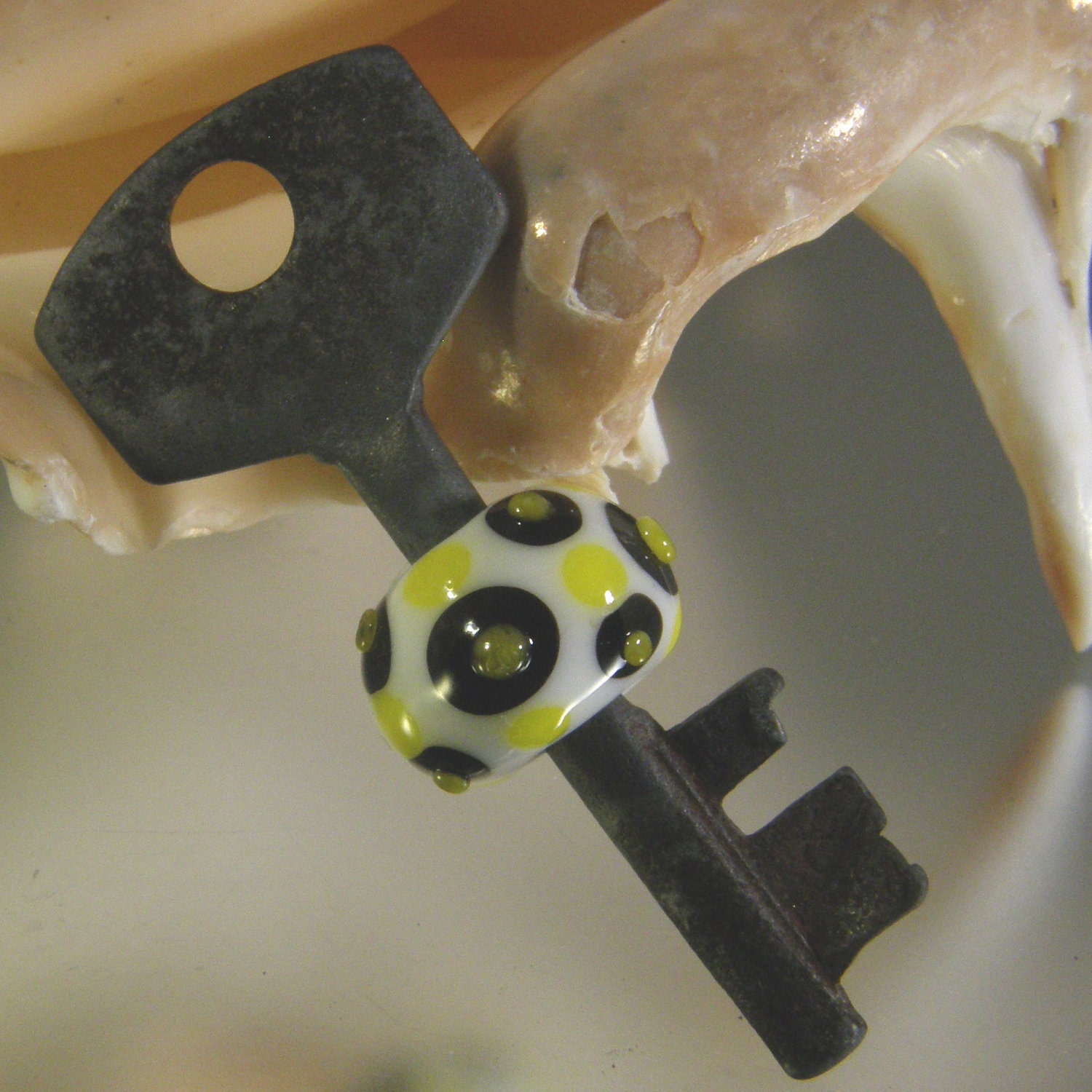 KILLERBEEDZ1 - Just Fun - Skeleton Key With Bead