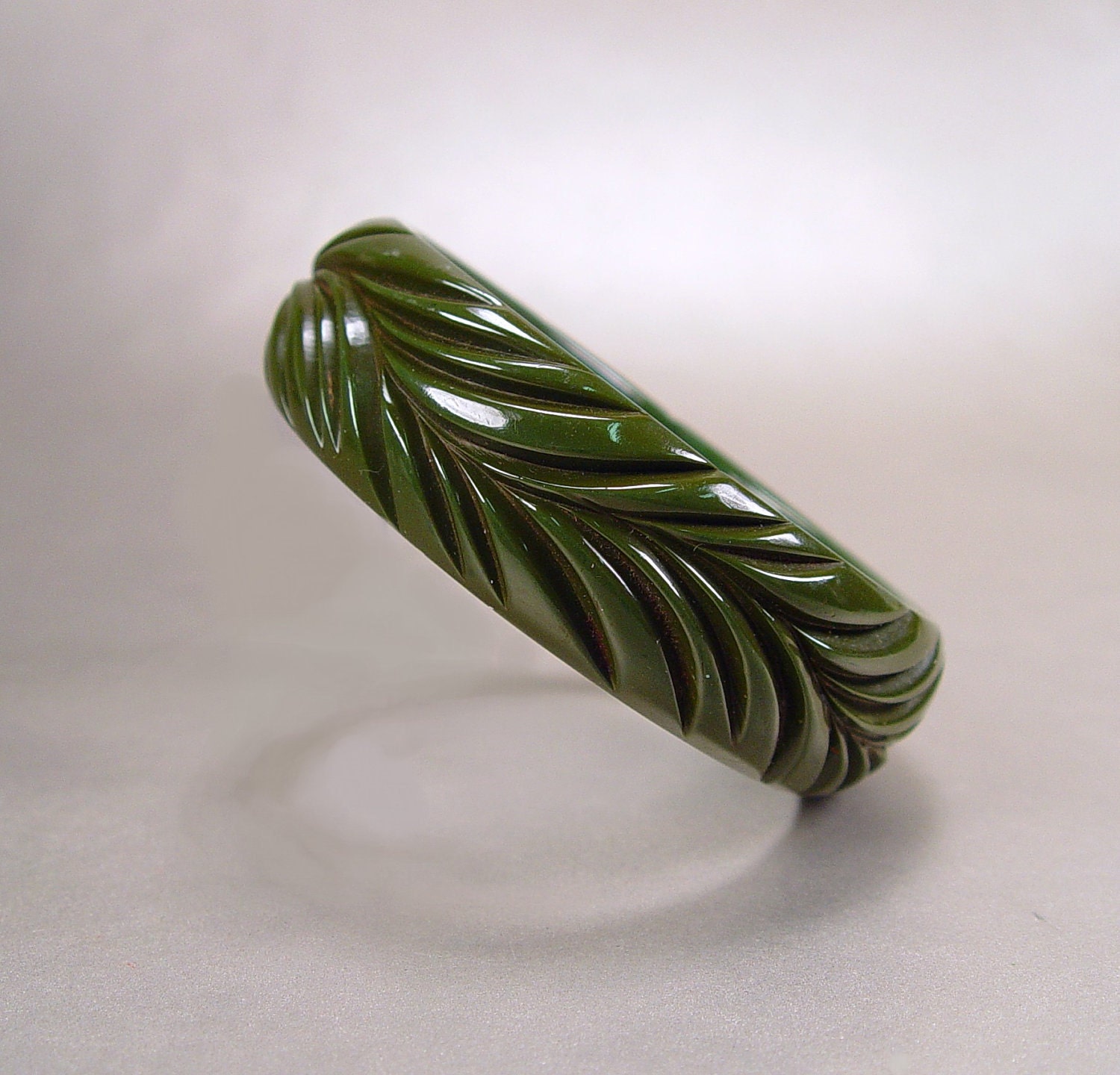 Bakelite Bracelet Deeply Carved Fern Green Wide Bangle Vintage 1940s Jewelry