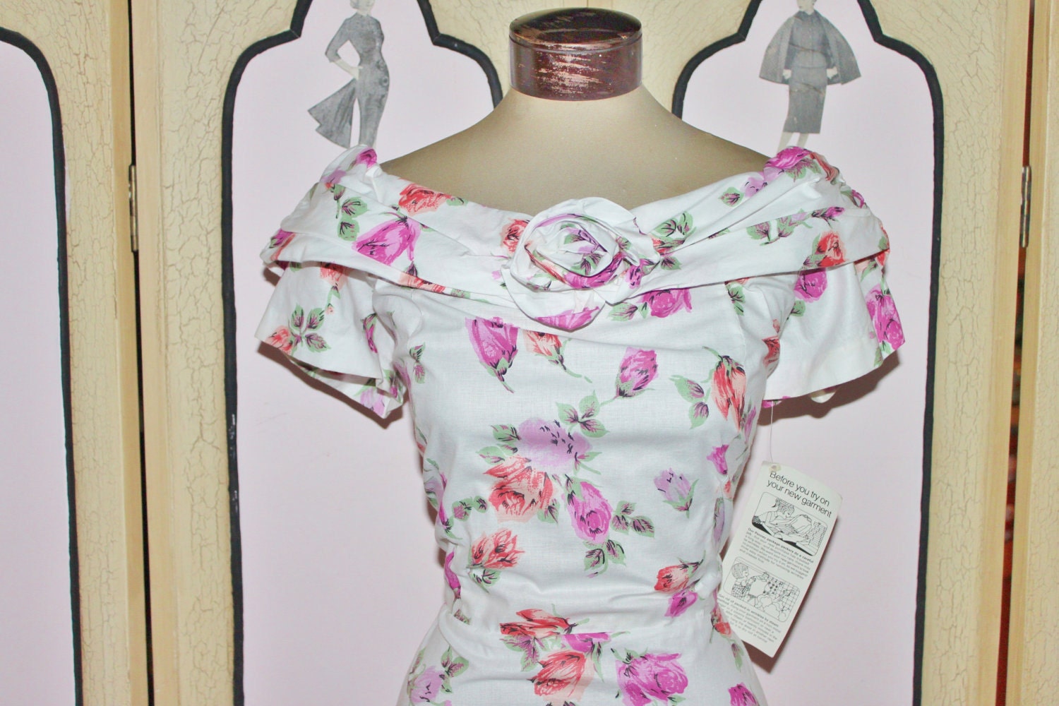 Gorgeous Vintage 1980's Floral Party Dress NWT Deadstock. Large to XL. Complimentary US Priority Shipping.