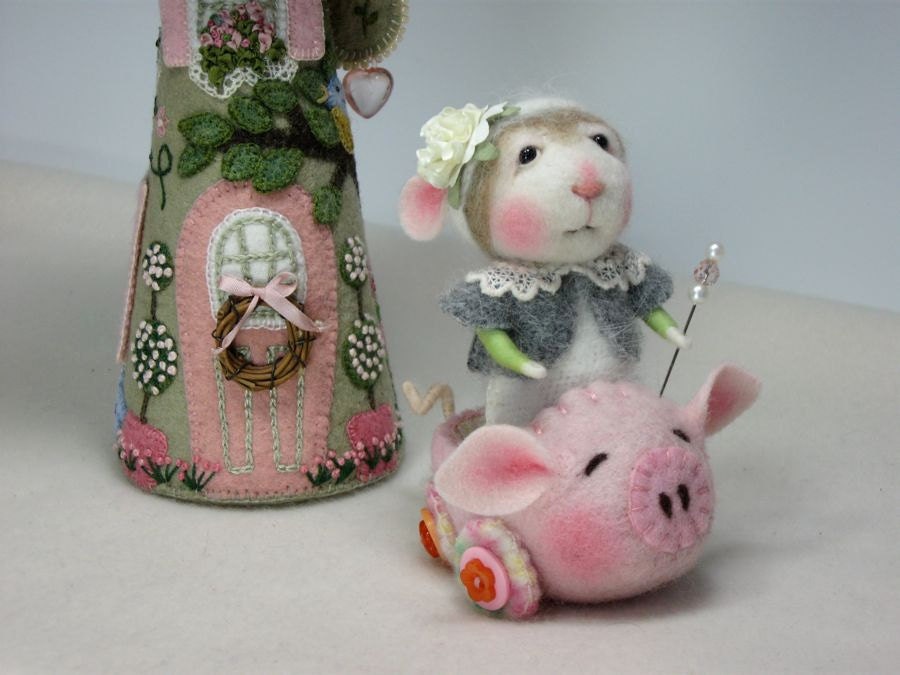 Dressed Mouse/Bunny Class  Needle Felting Class to create BOTH the Bunny and Mouse By Barby Anderson (Kit Available and sold separately)