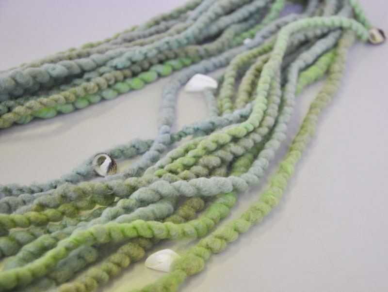 SHE SELLS SEASHELLS - Hardcore Art Yarn by Loop