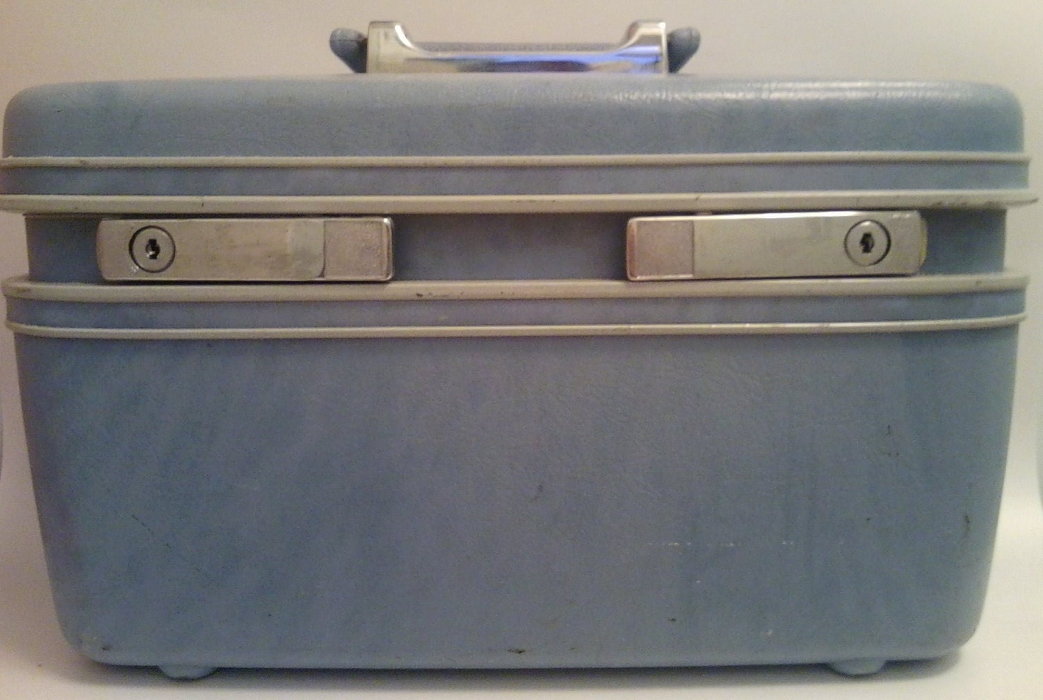 1960's powder blue and chrome Samsonite train case with powder blue satin lining