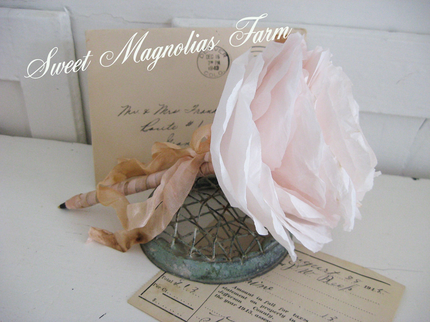 Simply Romantic Paper Rose Writing Pen ... Soft Vintage Pink ....Beautify Your Workspace .. Shop .. Wedding .. Anniversary ..