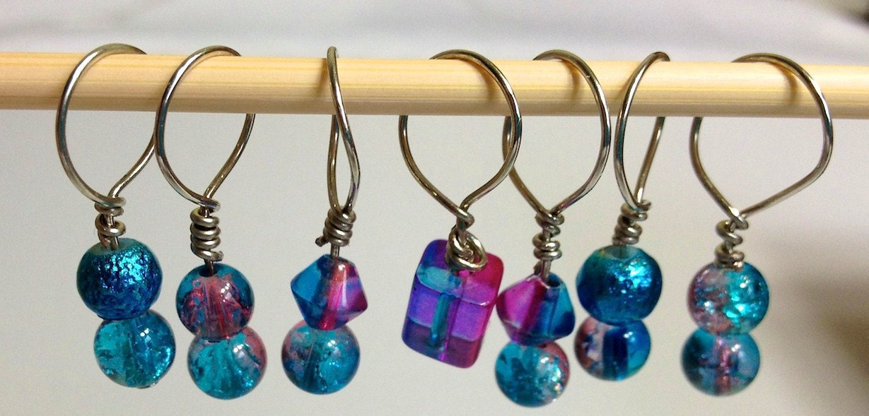 7 Stitch Markers Beads in Blue and Pink Fits up too Size 11 or 8mm