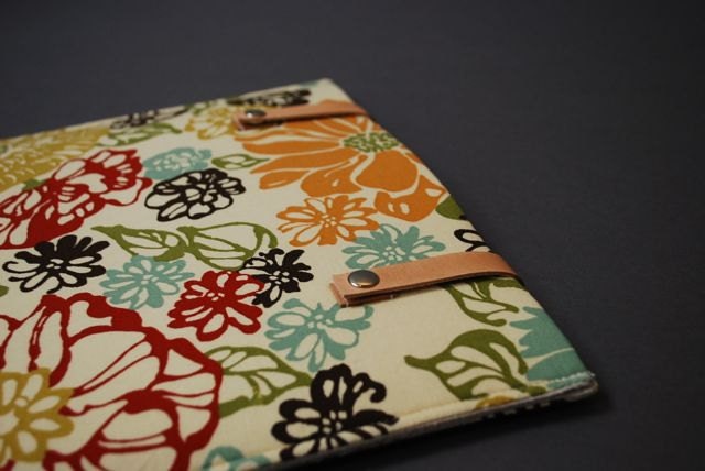 11 MacBook Case / 11 MacBook Air Case /  11 MacBook Pro Case / MacBook Cover / MacBook Sleeve / Padded Case with Strap - Springtime