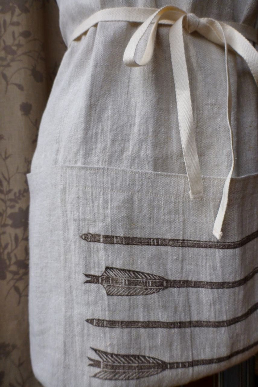 apron linen arrows archery block print unisex (oatmeal linen w/brown arrows)