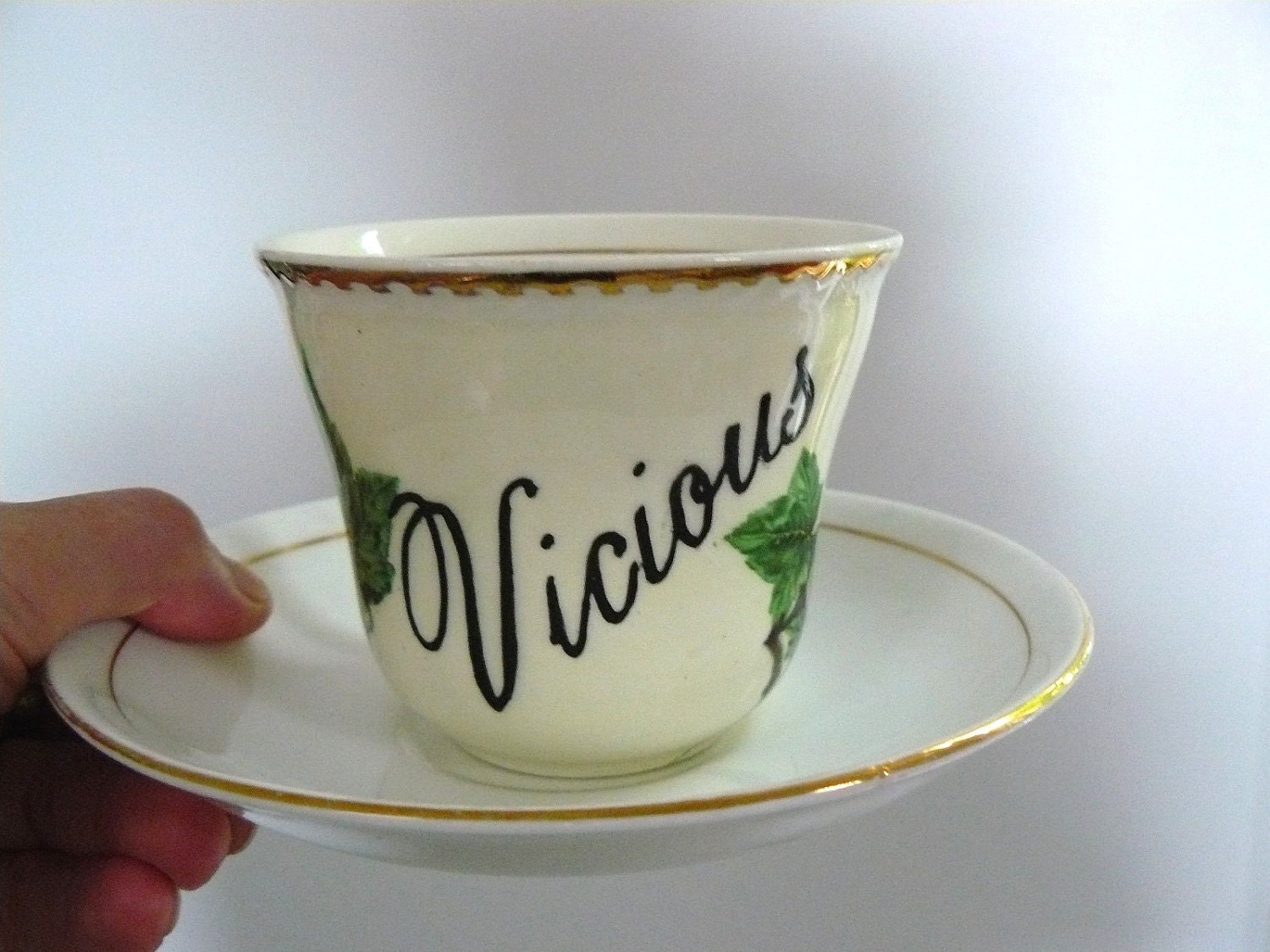 Vicious ivy teacup