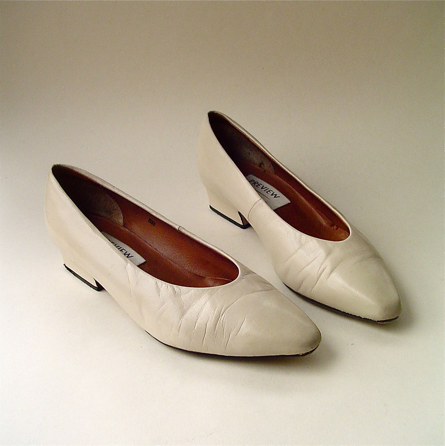 vintage Ivory White Leather Pumps