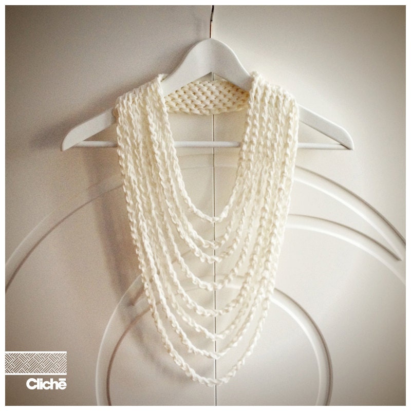 Le collier Chainette - (en blanc/in White)