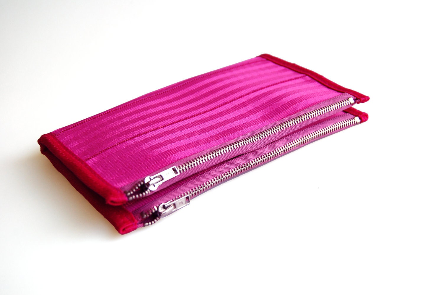 Women's Double-Zipper Seatbelt Wallet in Limited Edition RASPBERRY