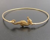 Seahorse Bangle Bracelet - Gold