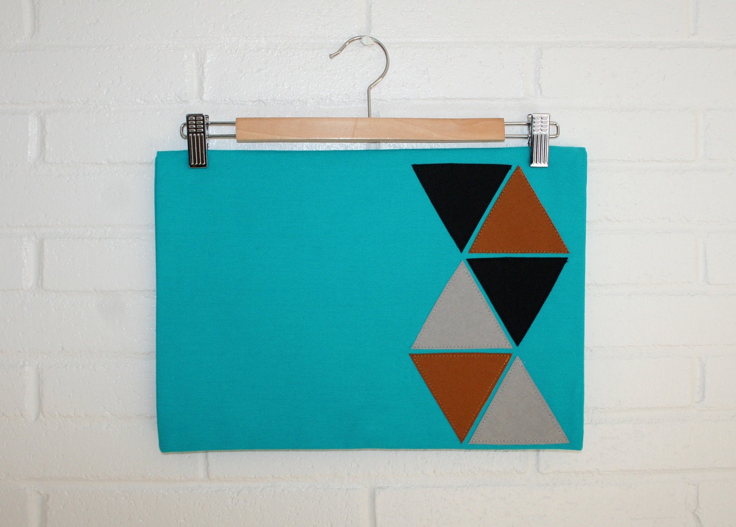 Triangle clutch. Teal.