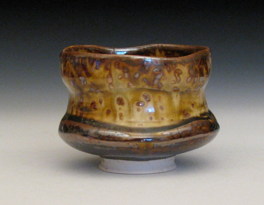 temmoko porcelain yunomi with lighter toned surface