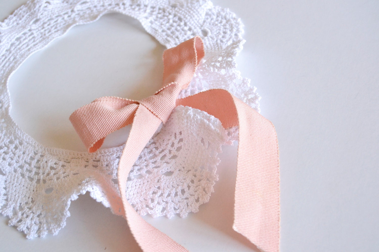 PETER PAN COLLAR (handmade crochet) white lace and pink gros grain bow - removable - bouboubijoux