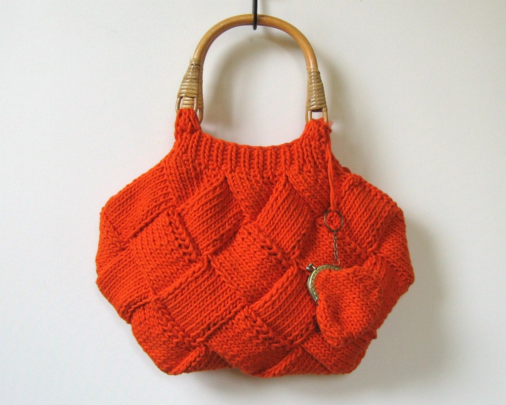 tote bag knit in orange cotton with rattan handles