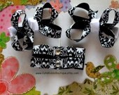 Itty bitty bow clip set. Black Fancy print