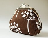 round kiss lock purse brown flowers