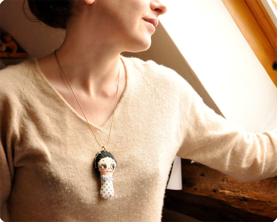 Brunette retro doll necklace