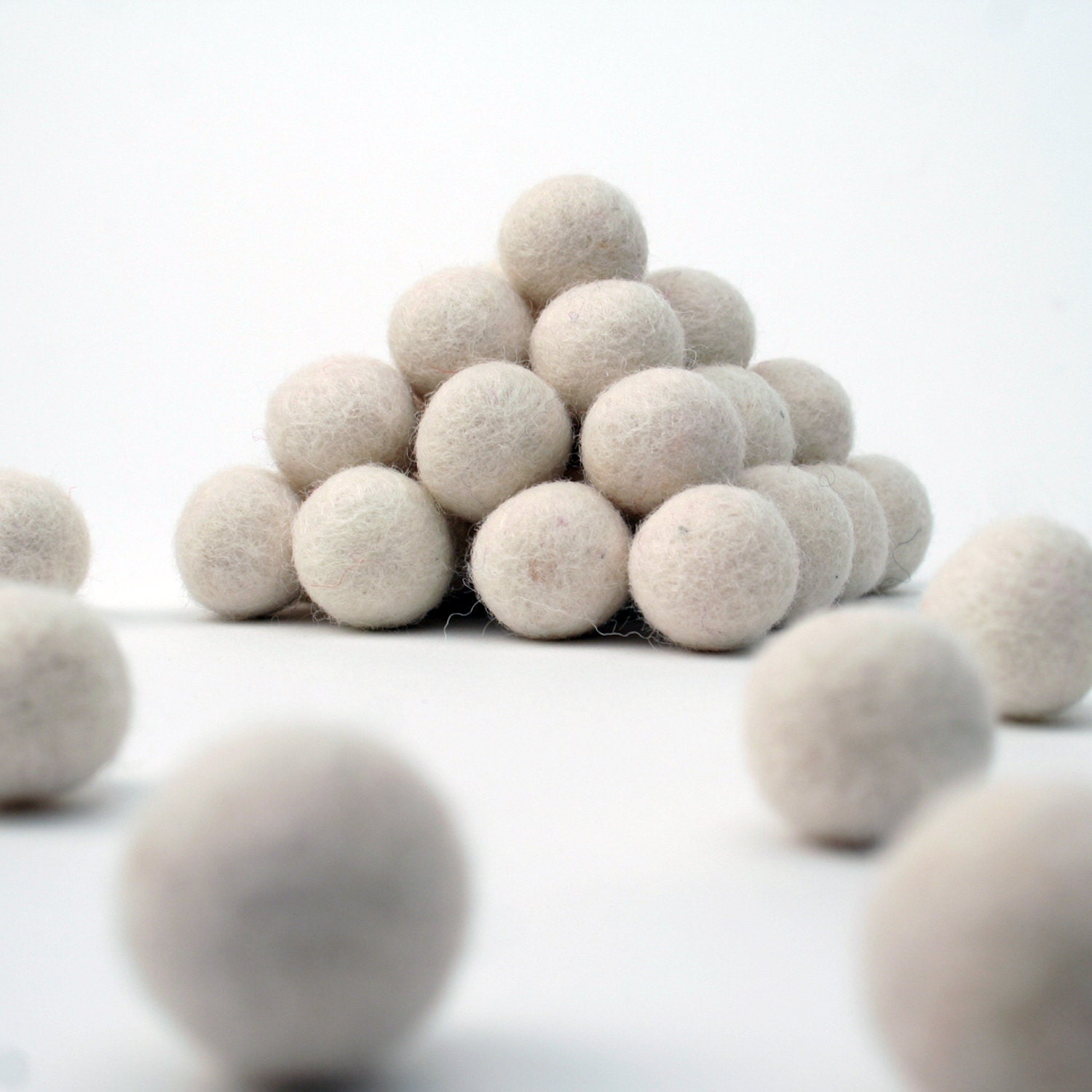 30 Wool Felt Balls - 18 - 20 mm - Creme - TheFeltPod