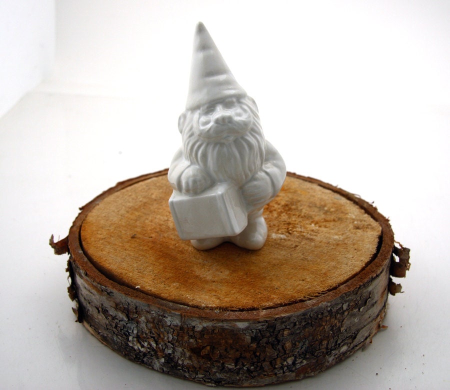 White Gnome Travels with Suitcase can be personalized
