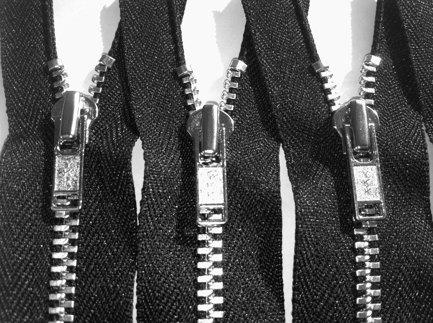Metal Zippers- 7 inch closed bottom ykk nickel teeth zips- (5) pieces - Black 580
