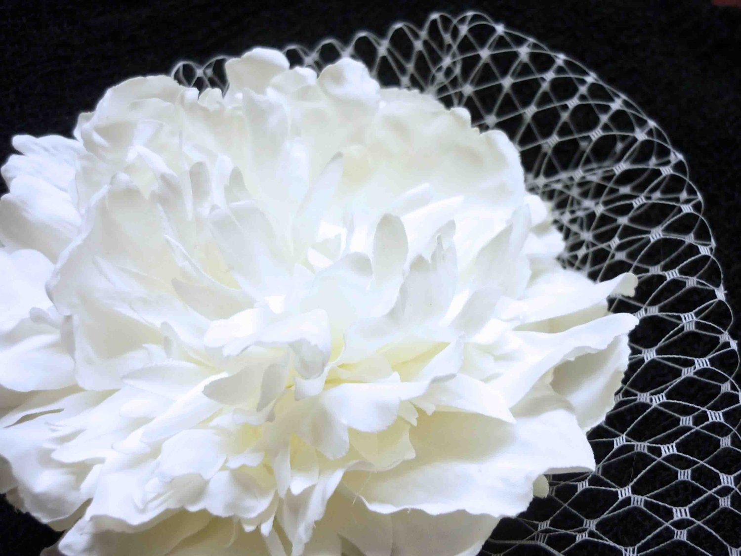 Flower Fascinator with Veiling - Bridal Flower Hair Clip - Wedding Fascinator White