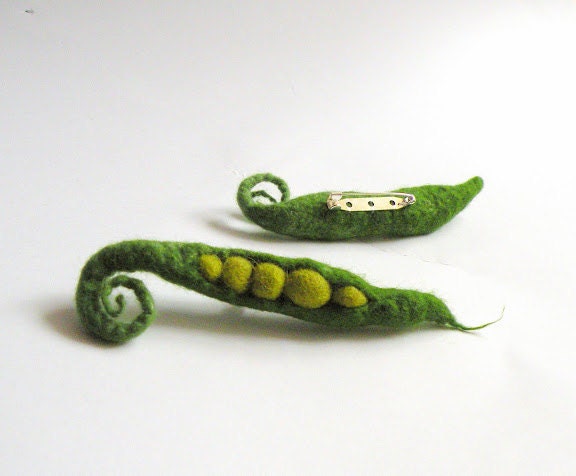 felted brooch "green peas" - Briga