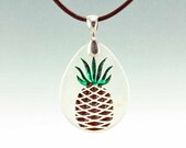 Pineapple - Sign of Welcome - Etched Glass Pendnat