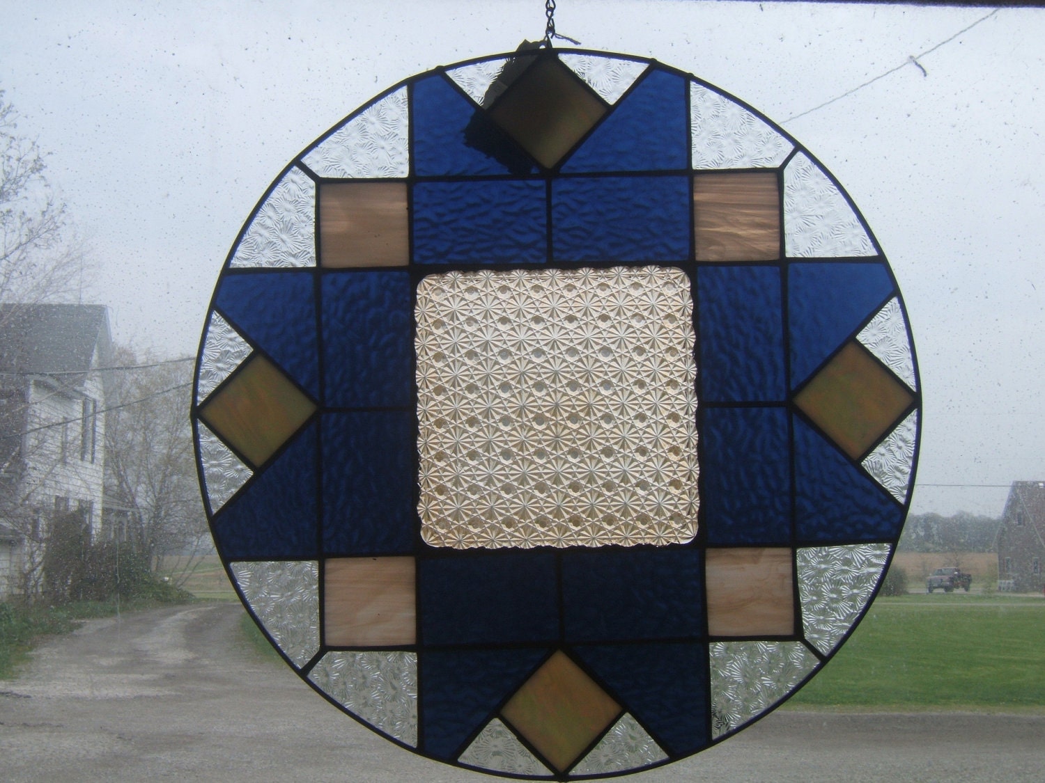 Button and Bow Glass Plate in Stained Glass Quilt Pattern