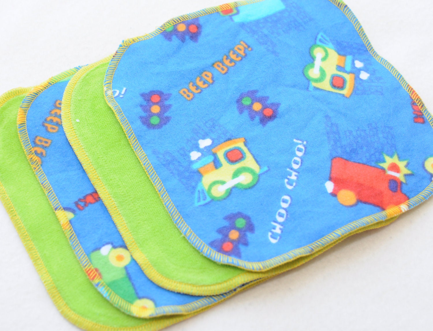 Set of 4 Cloth Wipes<br>Cotton Velour and flannel<br><b>Beep Beep</b>