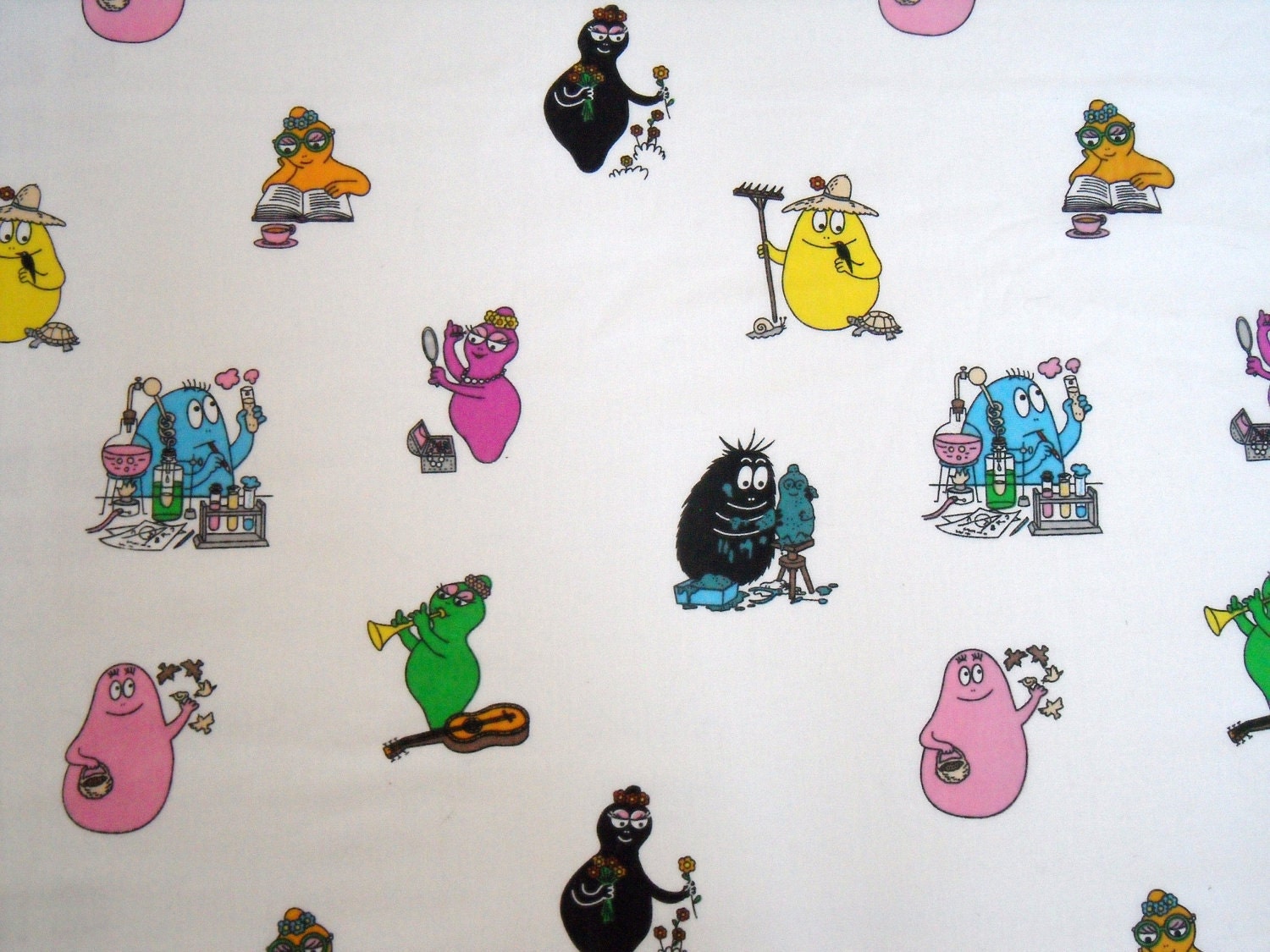 Colourful & Fun Retro BARBAPAPA Childrens Cotton Fabric 1 METRE (Yard) 150cm wide
