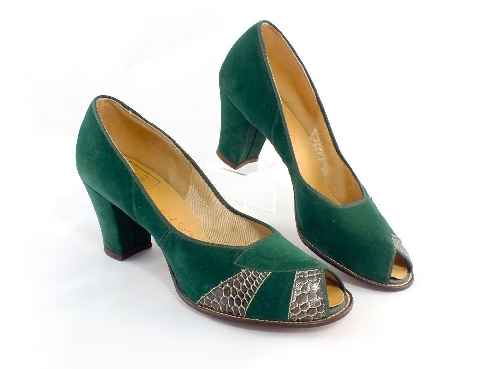1940s Charlene's Green Faux Suede/Alligator Peep Toe Pumps Size 6-1/2