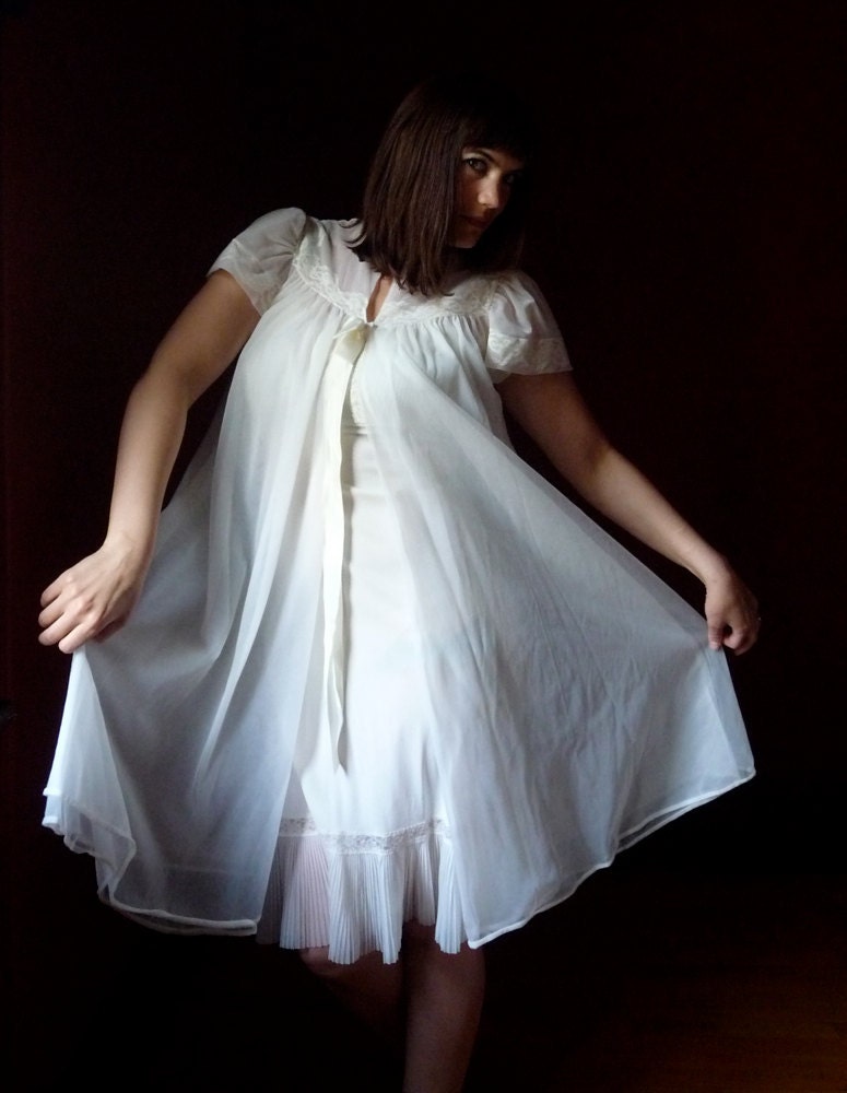 Vintage 1960's Chiffon Dressing Gown in White