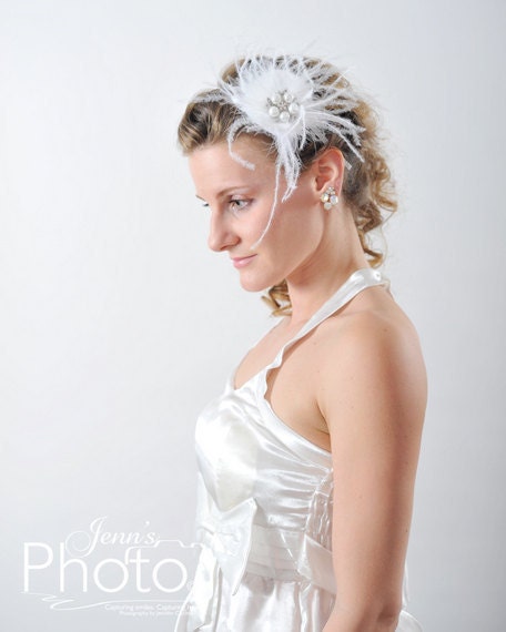 hair bridal accessories,White Ostrich Feathered Bridal fascinator, Bridal Headpiece, with pearl and crystal brooch