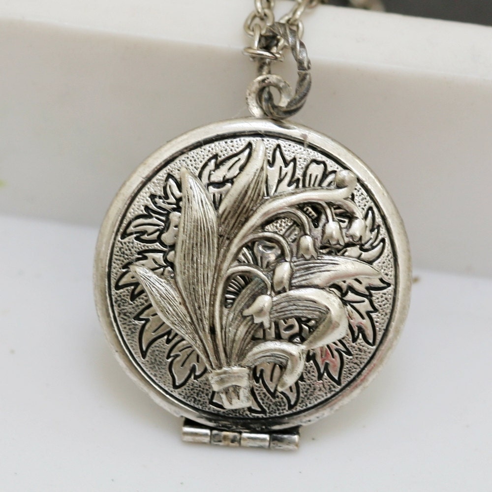 Lily of the Valley Locket,Antique Locket,Silver Locket,Lily,Lotus, Locket,Flower Locket,Silver,Bridesmaid Necklace,Wedding Necklace
