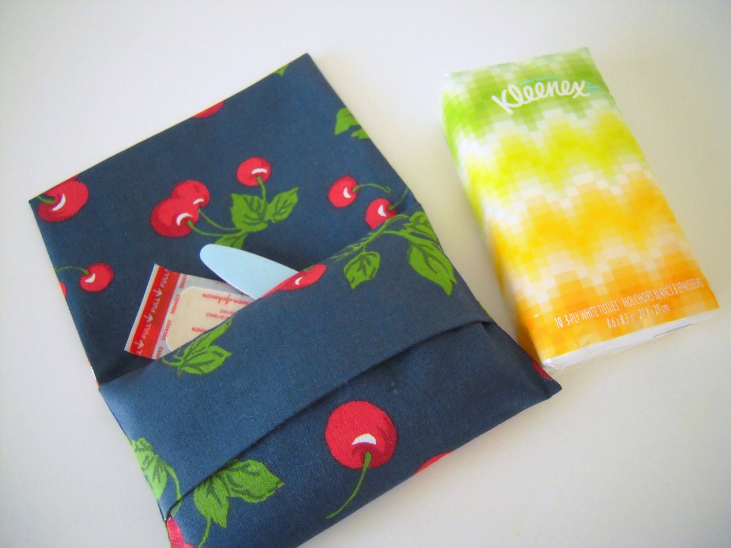 Tissue Case/Cherry On Blue