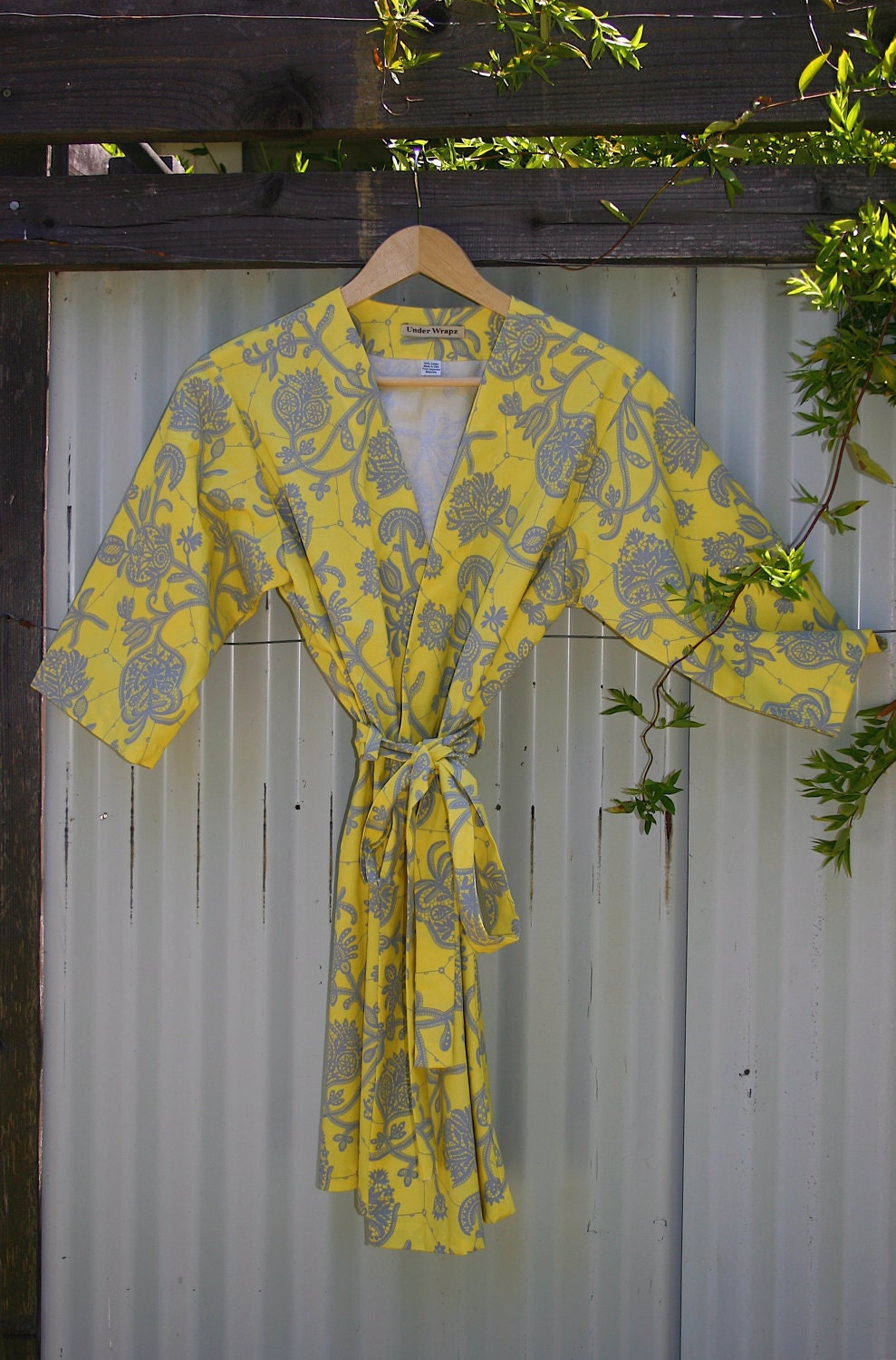 Womens Kimono Style Robe. Dressing Gown.  Wrap. Lemon Ice. Knee Length.