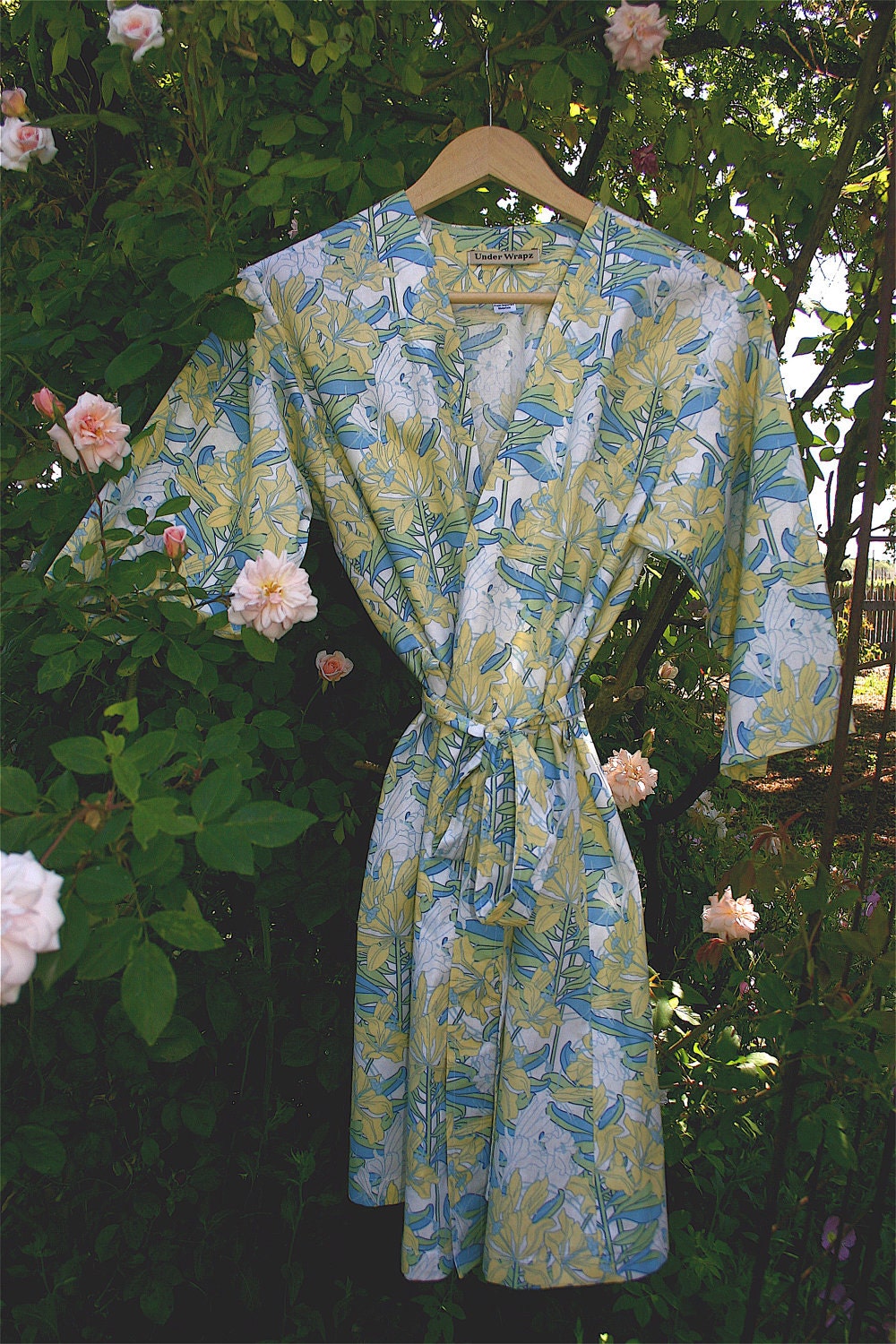 Womens Kimono Robe. Bathrobe. Robe. Maternity Robe. Bridesmaid Gift Robe. Yellow & Blue Flowers.  Knee Length.