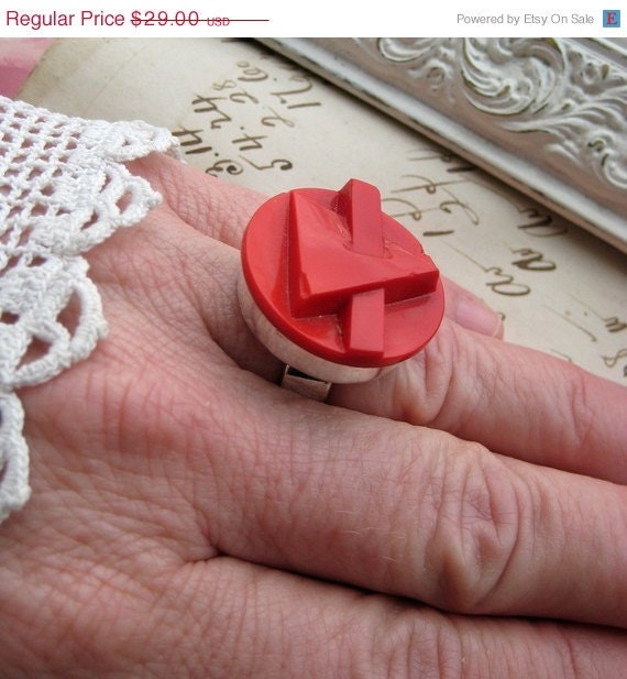 20% off EVERYTHING RED antique glass sewing button Ring retro design ART Deco vintage jewellery recycled upcycled