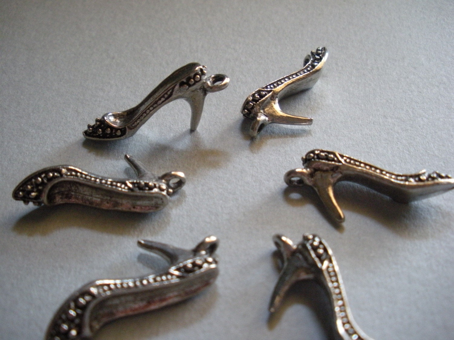 Charming- high heeled shoe charms set of 6