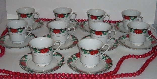10 Tienshan Deck The Halls Christmas Cups Saucers