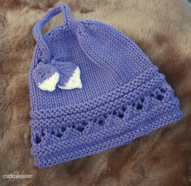 یاس بنفش گل کودک یکنوع عرقچین کوچک کهمحصلین برسر میگذارند کلاه پنبه بنفش. آماده به کشتی از کلرادو. هدیه پرفکت عکس حائل کردن یا شدن