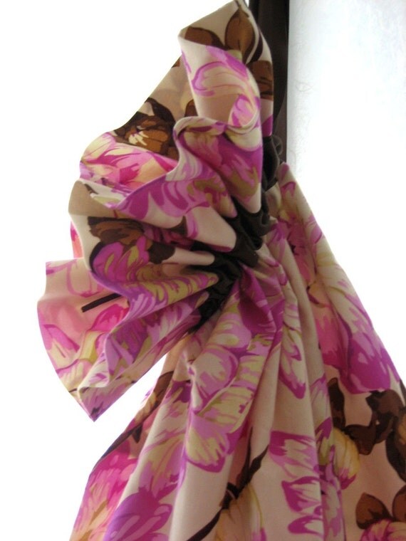 Dahlia Garden Holiday Laundry Bag, reserved